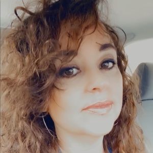 Meet your Posher, Hollis